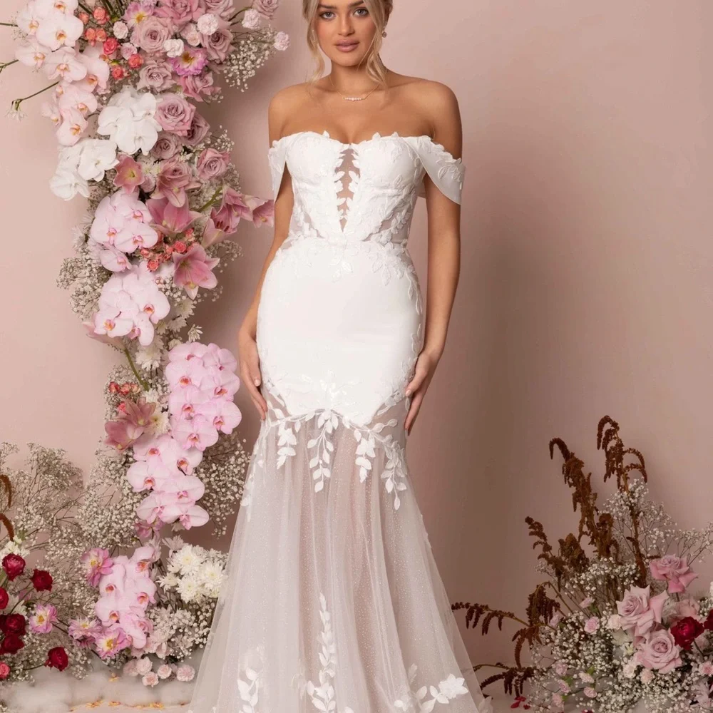 Wedding Dress - Picture 3 of 11